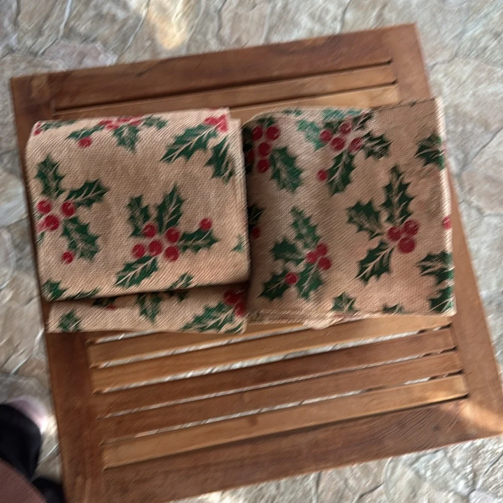 Bundle of Jingle Bell Garland, Holly Burlap Border & Pine Cones